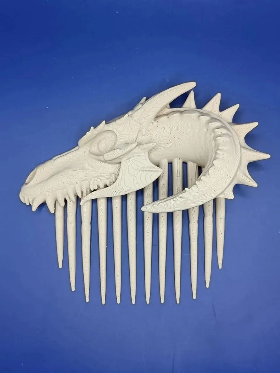 Pente de cabelo com design de crânio e chifres - Foto 6