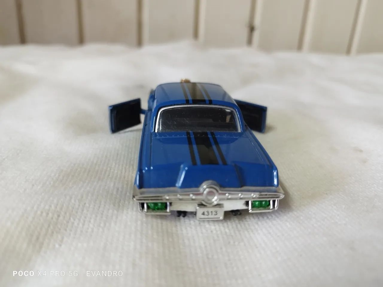 Carro Miniatura - Modelo Clássico - Foto 4