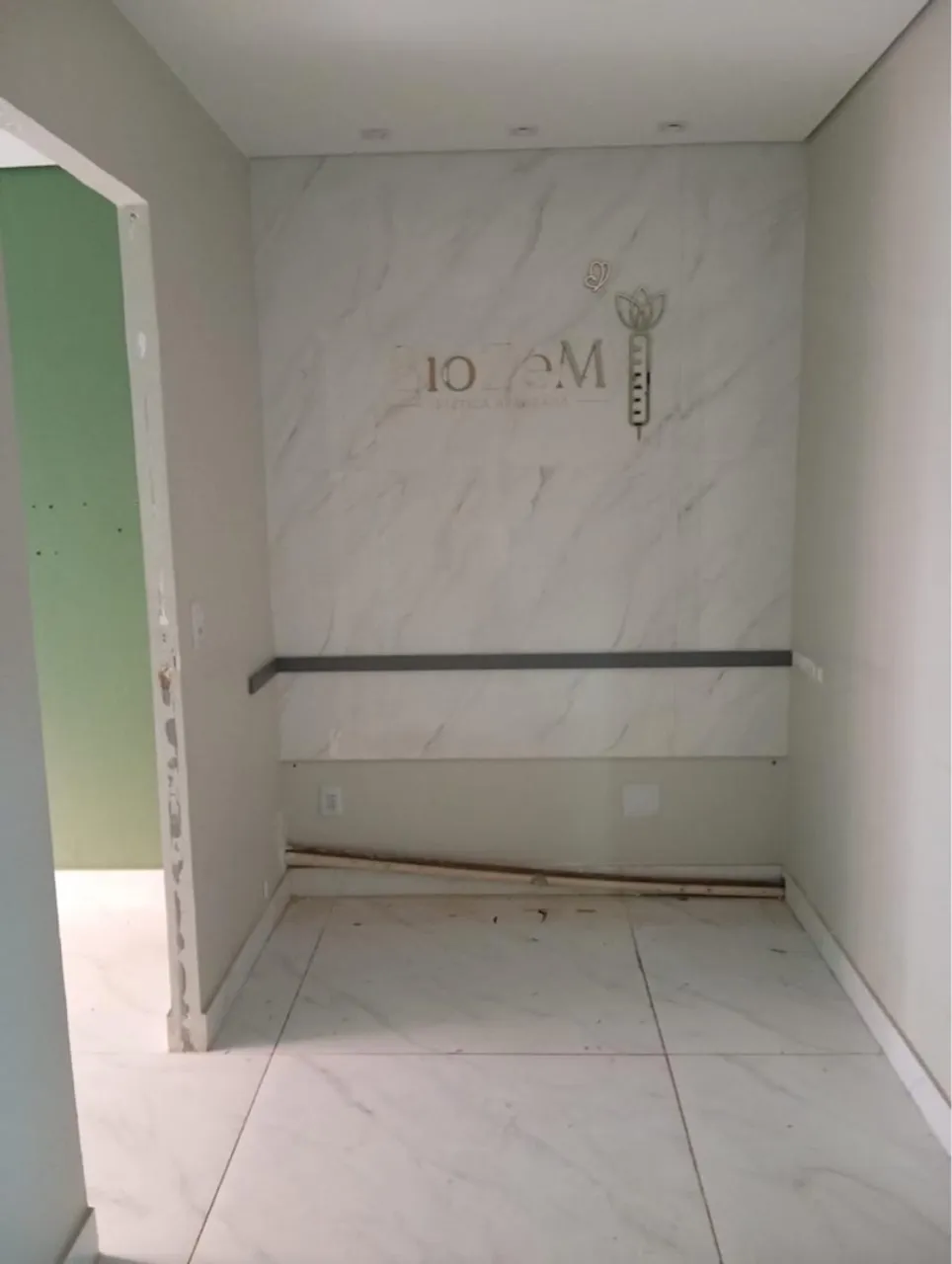 Alugo sala comercial reformada