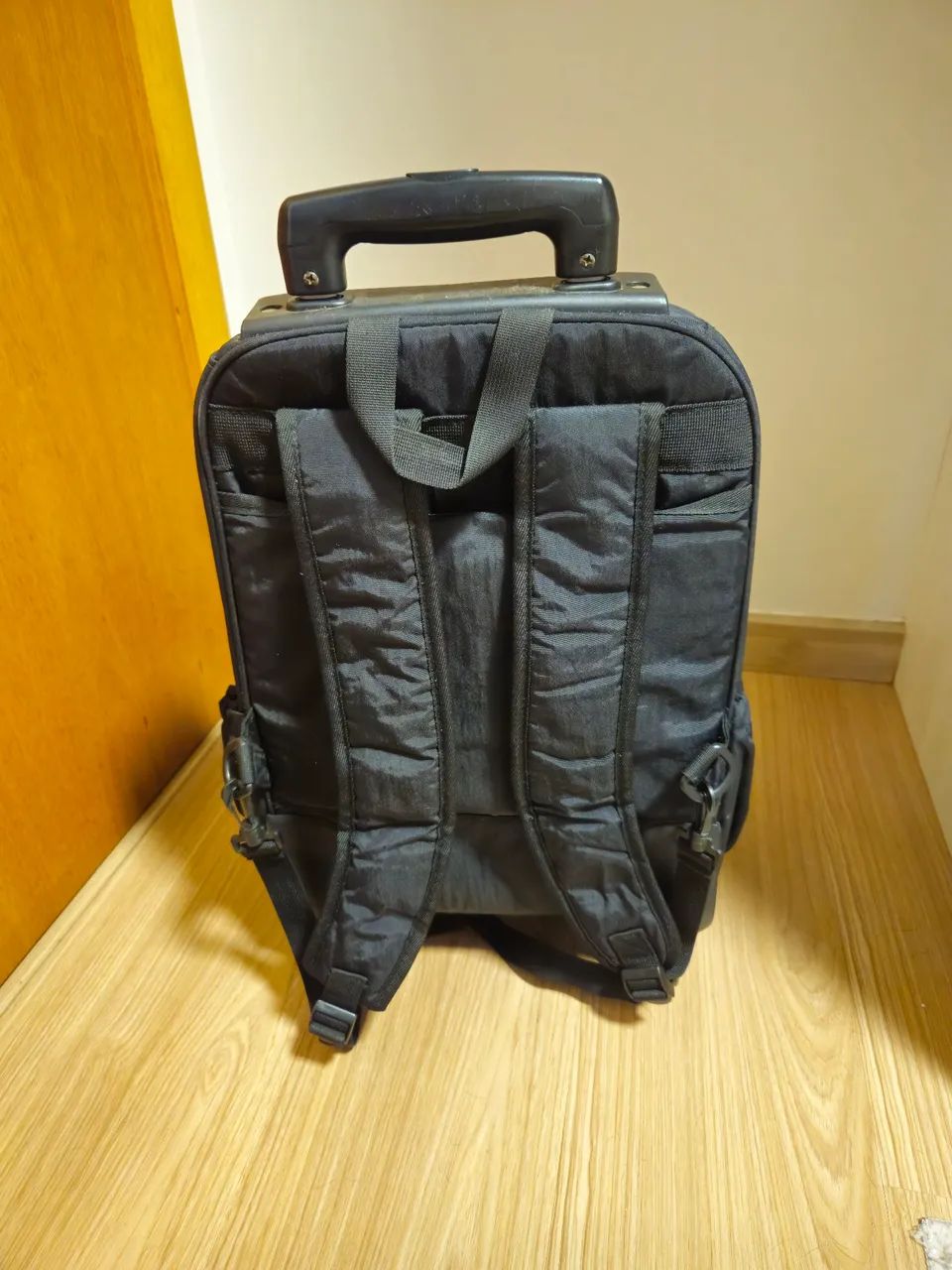 Mochila de rodinhas Up4You - Preta453010343770859521
