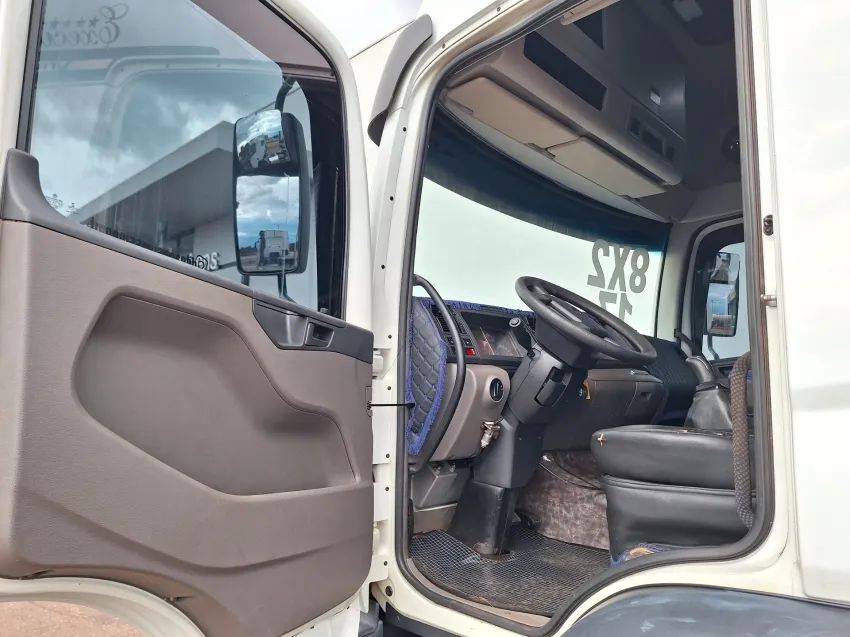 Volkswagem Constallation 30.330 8x2 2016/2017. - Foto 6