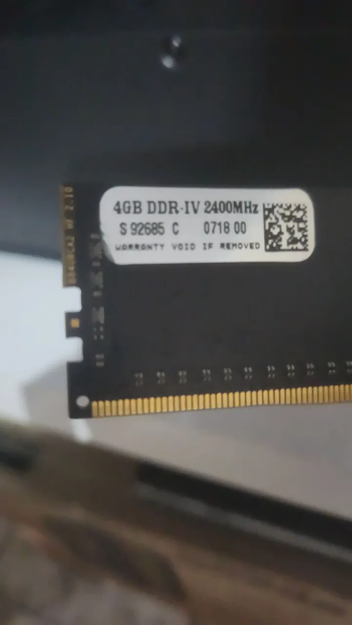 Memória RAM 4GB DDR4 2400MHz