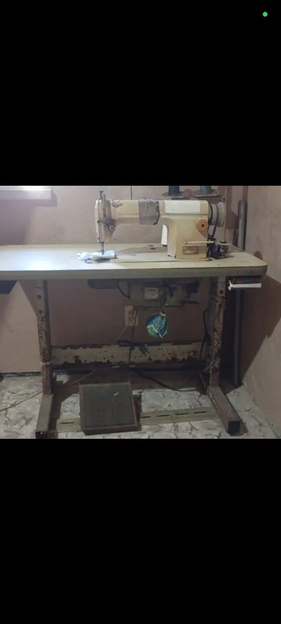 Máquina de Costura reta