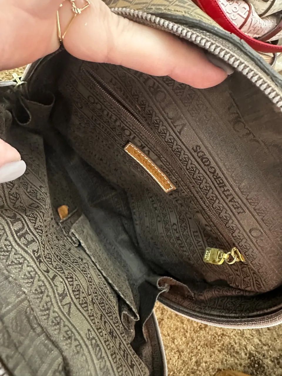 Bolsa Victor Hugo - Modelo Mochila em couro - Foto 4