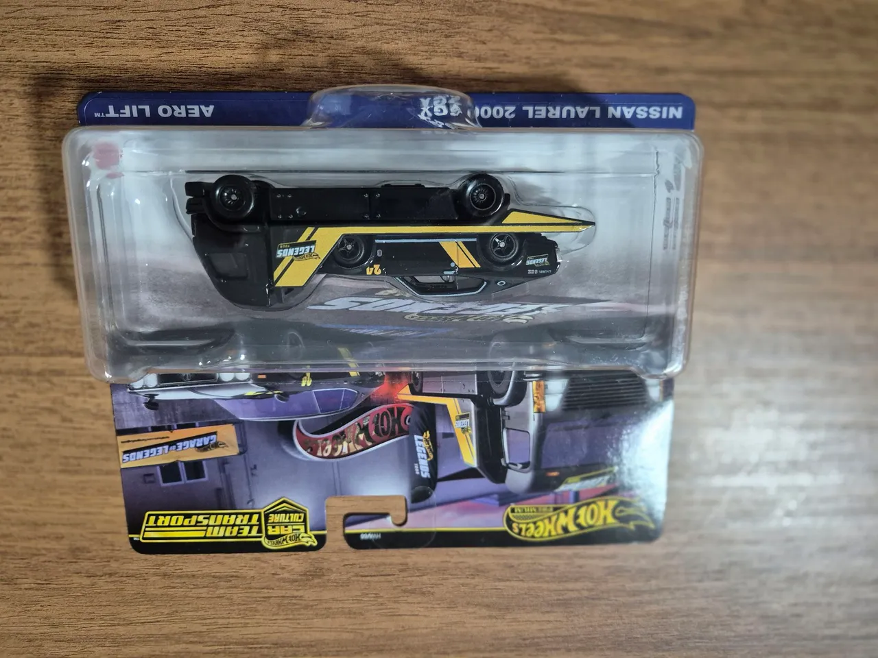 Hot Wheels Car Culture Team Transport - Nissan Laurel 2000
