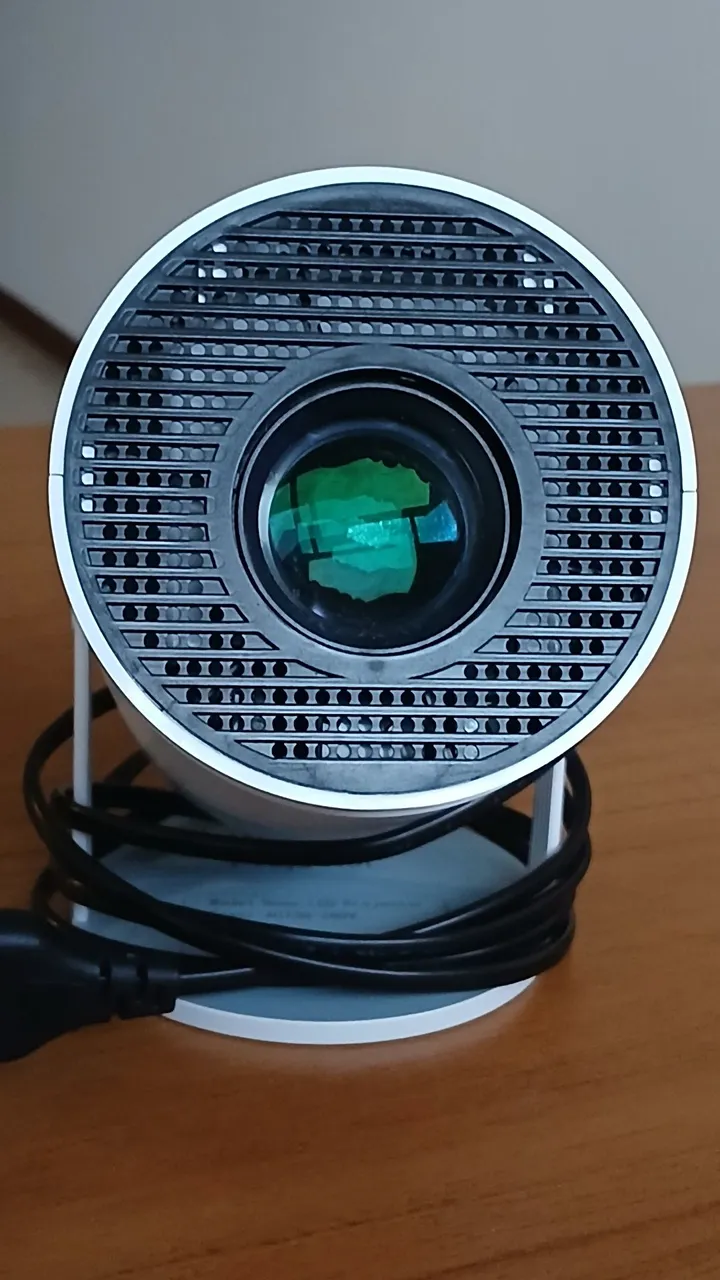 Projetor Portátil de Alta Definição - HY300