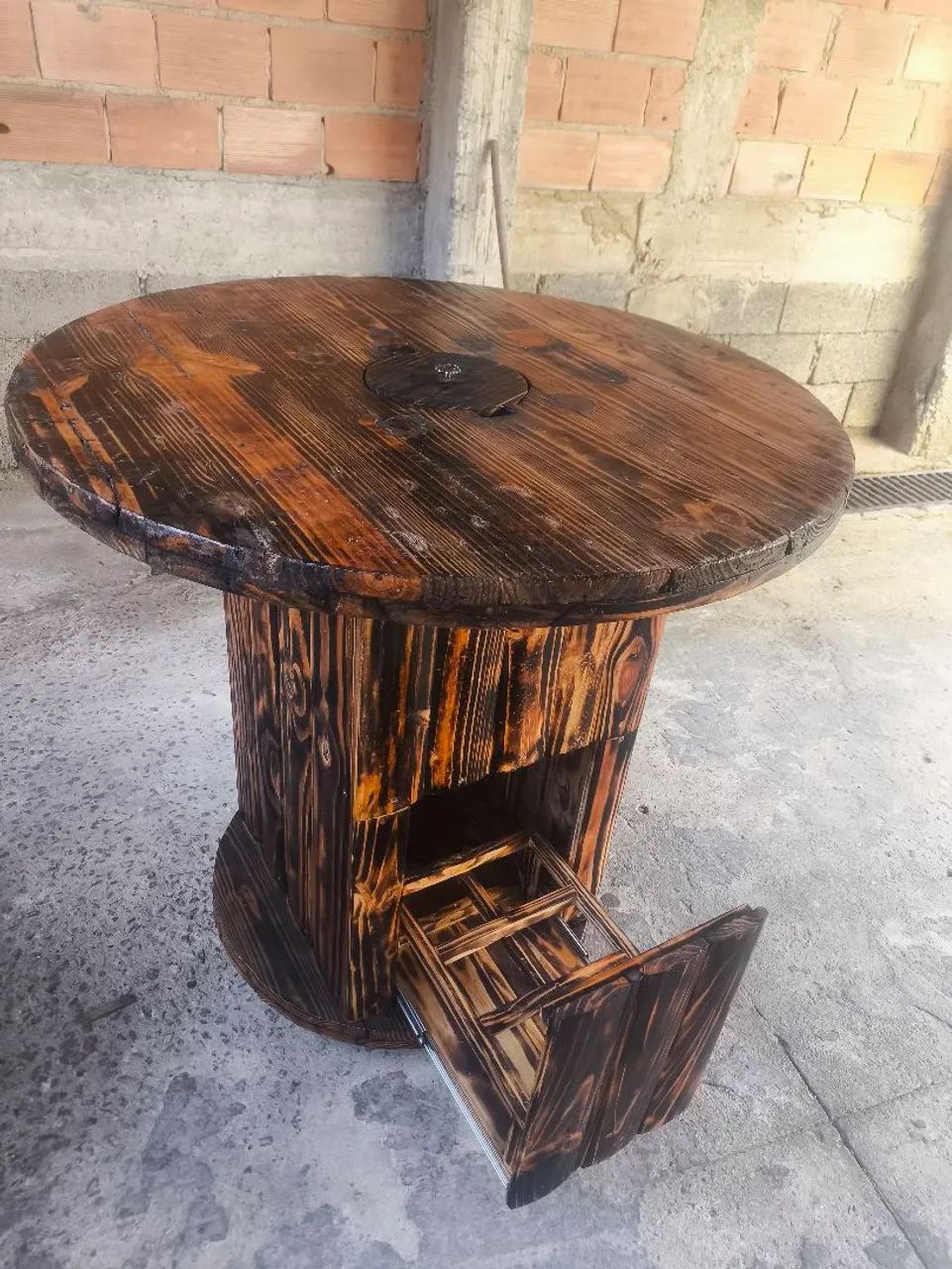 Mesa Rústica de Madeira com Adega e Balde de Gelo- Artesanal