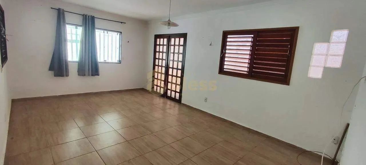Casa à venda com 200m² de área útil, 3 quartos sendo 1 suíte, Bairro de Mirassol (Capim Ma