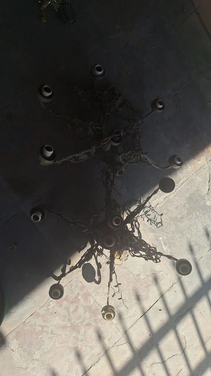 Lustre de cobre antigo Baixou