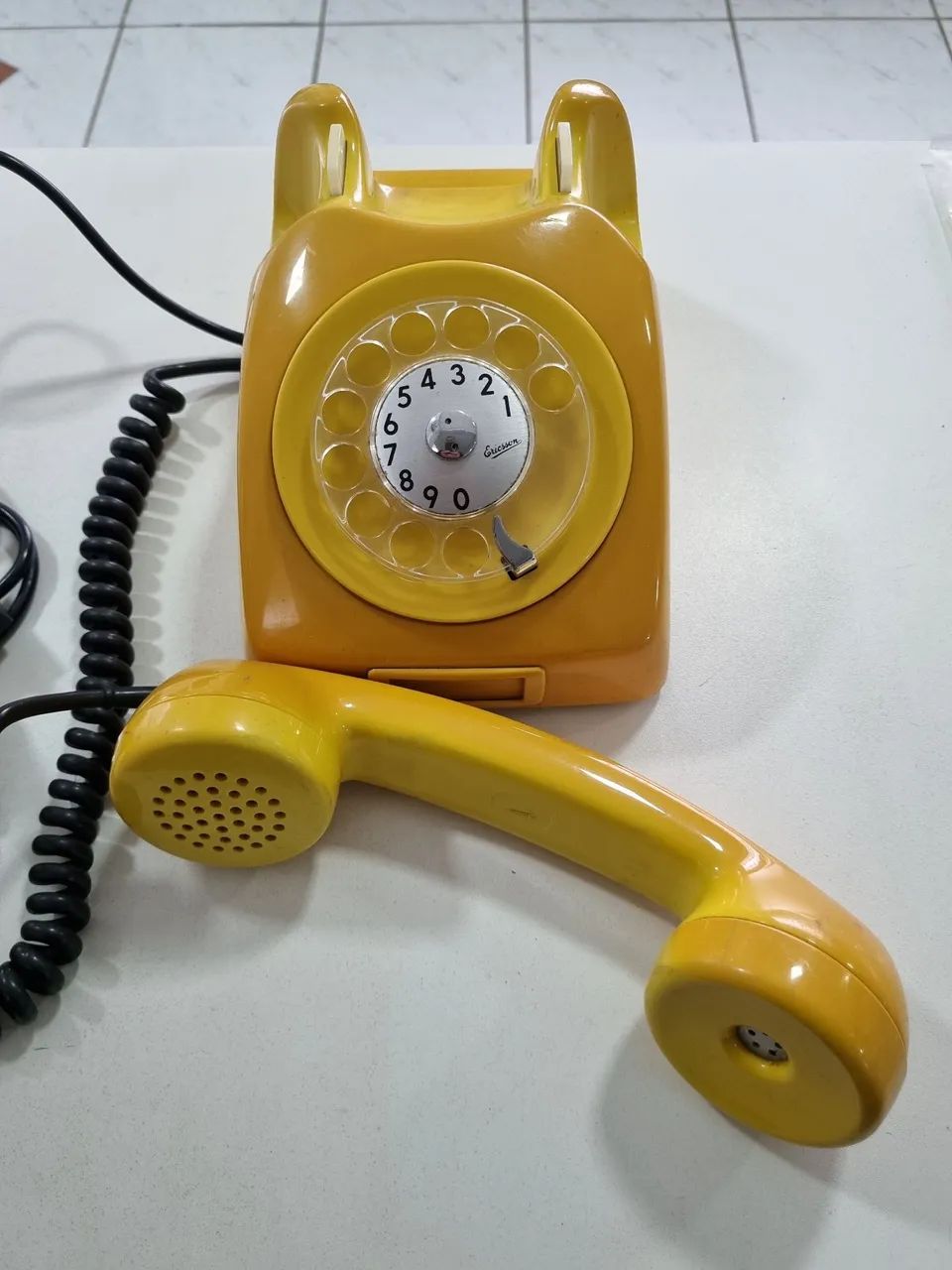 Telefone antigo de linha 64310586246531122