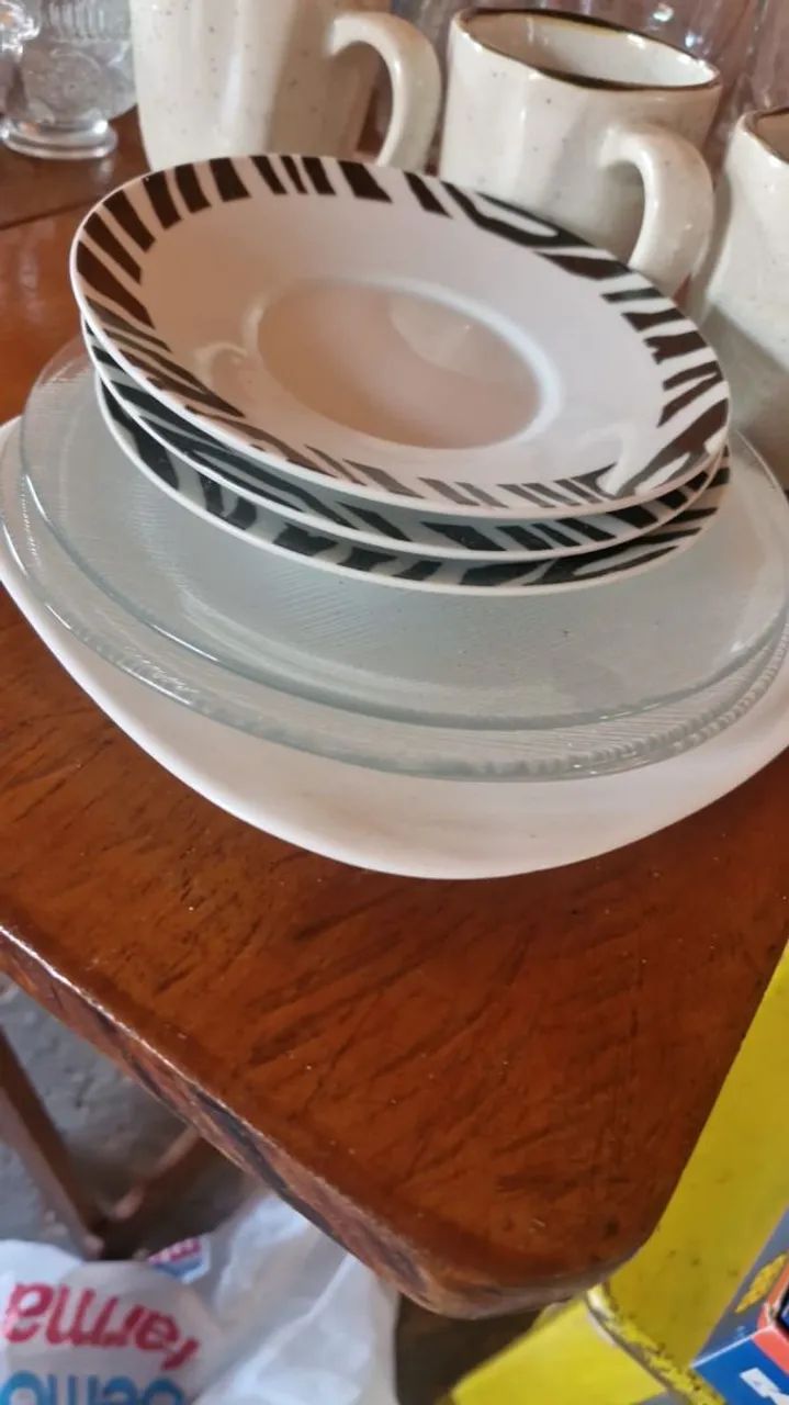 Pratos, xícaras e taças de vidro - Foto 4