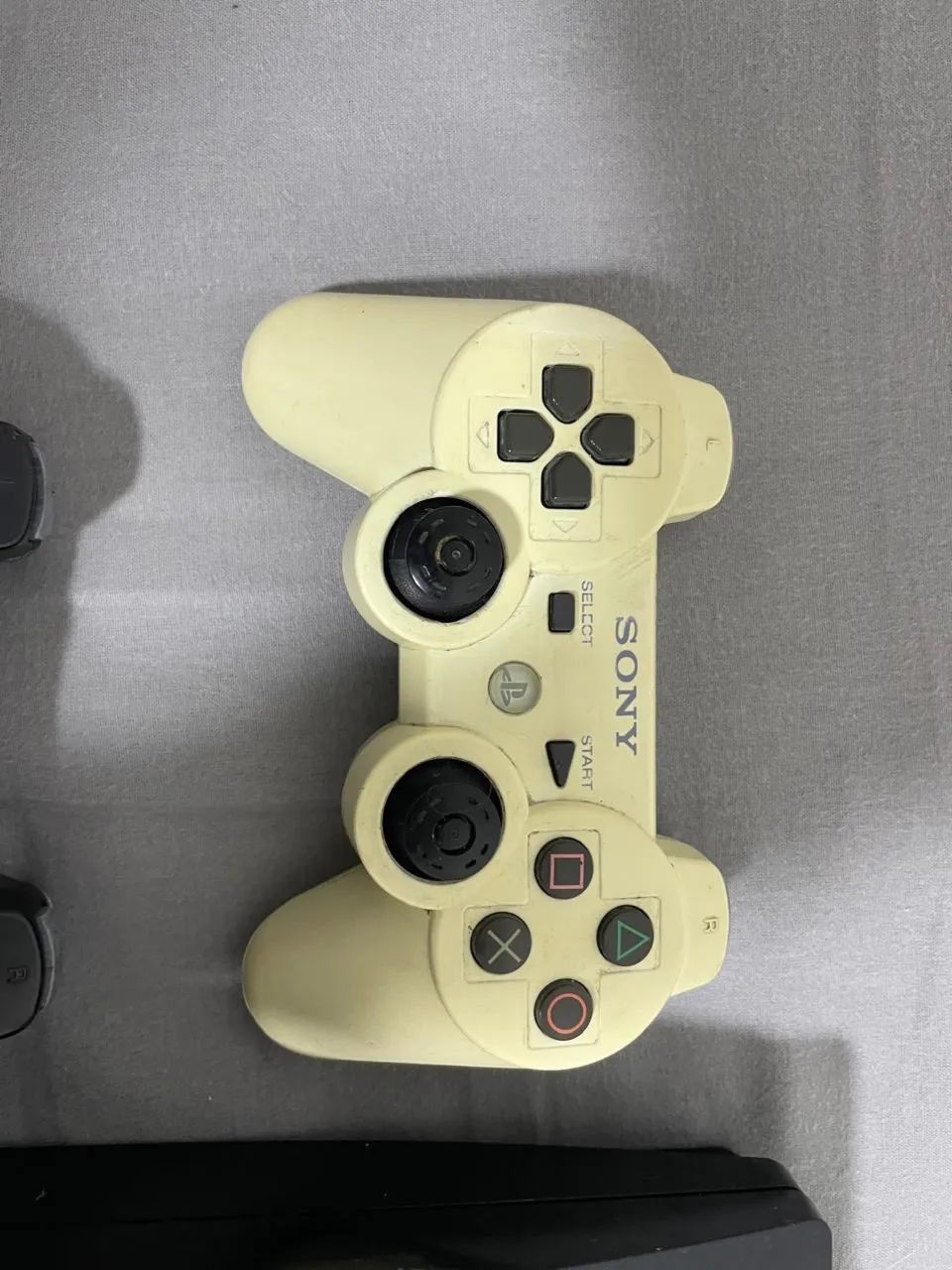 PlayStation 3 slim ( COM DEFEITO) + 2 controles + jogos - Foto 2