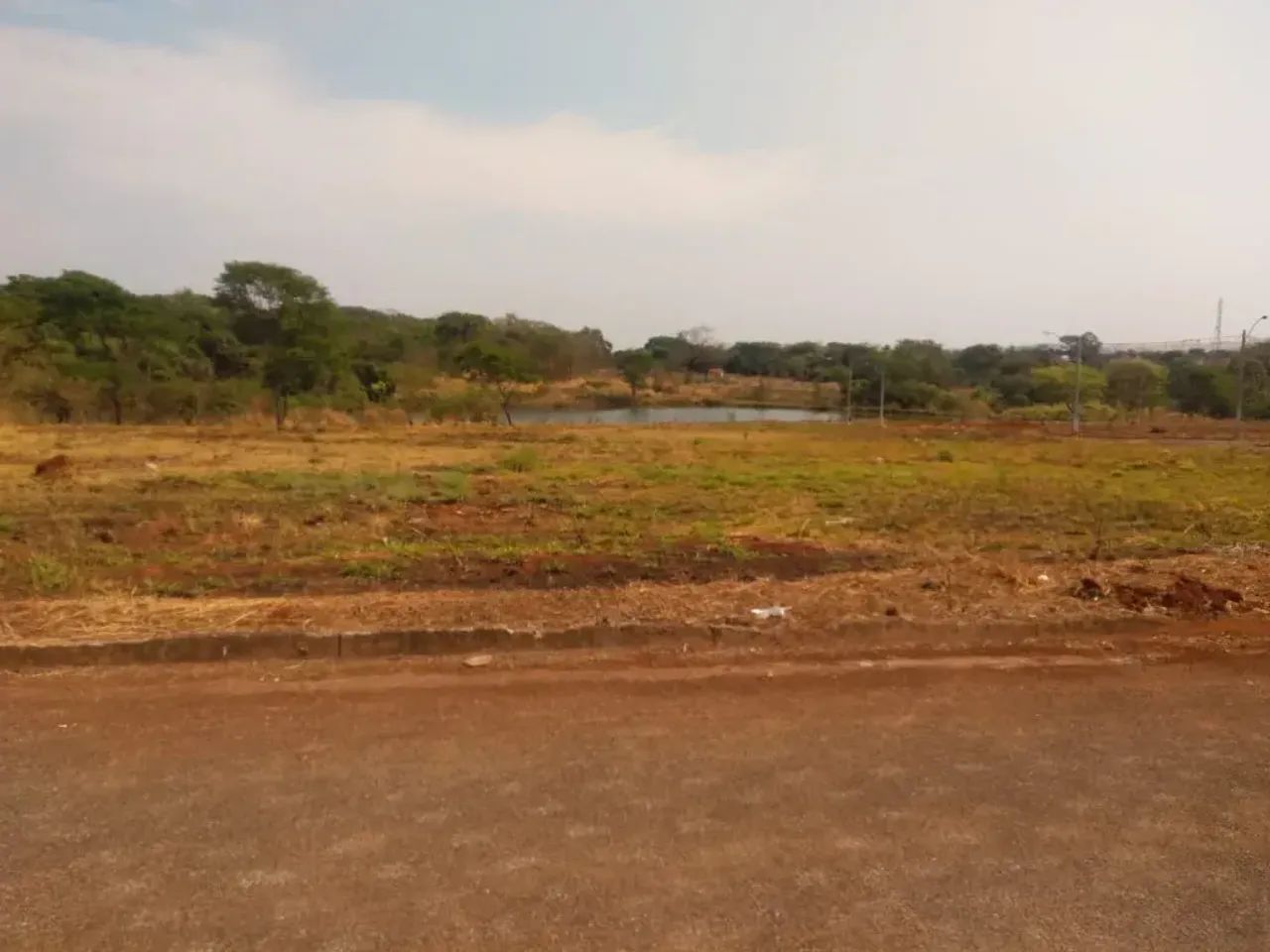 Fonte das Águas Lote 360 m² 18 m de frente e vista para o lago. Estudo pegar carro. Goiâni - Foto 3