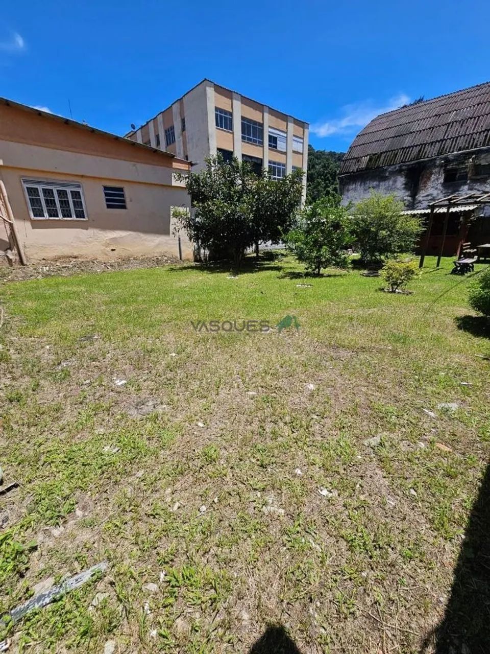 Prédio à Venda em Várzea, Teresópolis - RJ