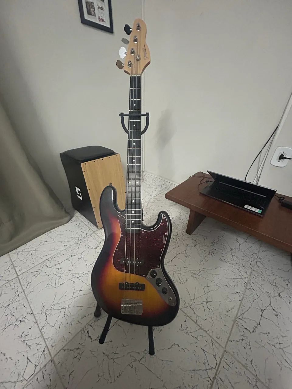 Baixo giannini 
