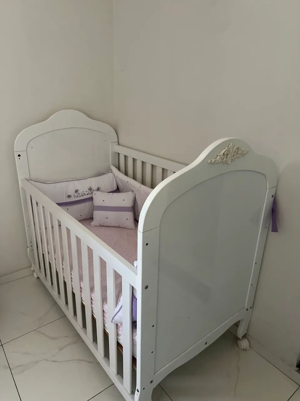 Vendo berço com enxoval completo! - Foto 4