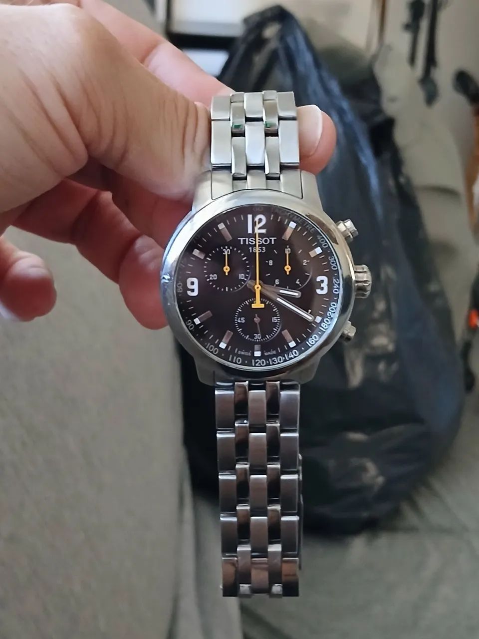 Relogio Tissot PRC 200 possui um mostrador preto com cronógrafo quartzo  - Foto 2