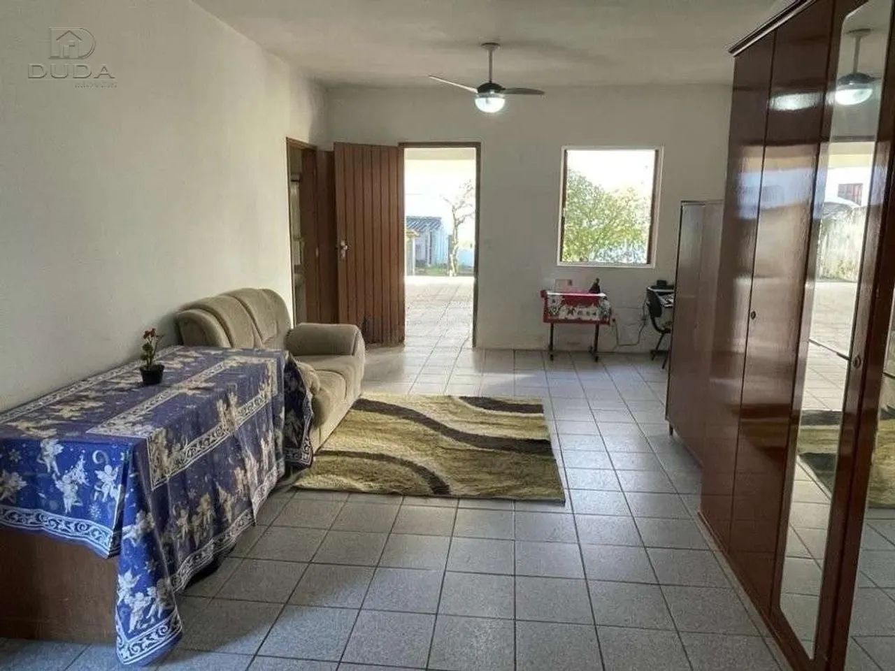 CASA COM AMPLO TERRENO - Foto 2