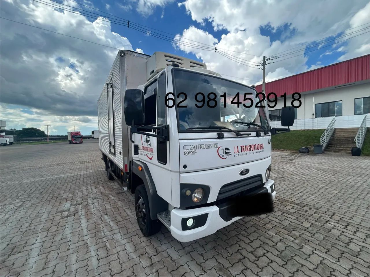 Vendo caminhão Ford cargo 816 baú gancheira 