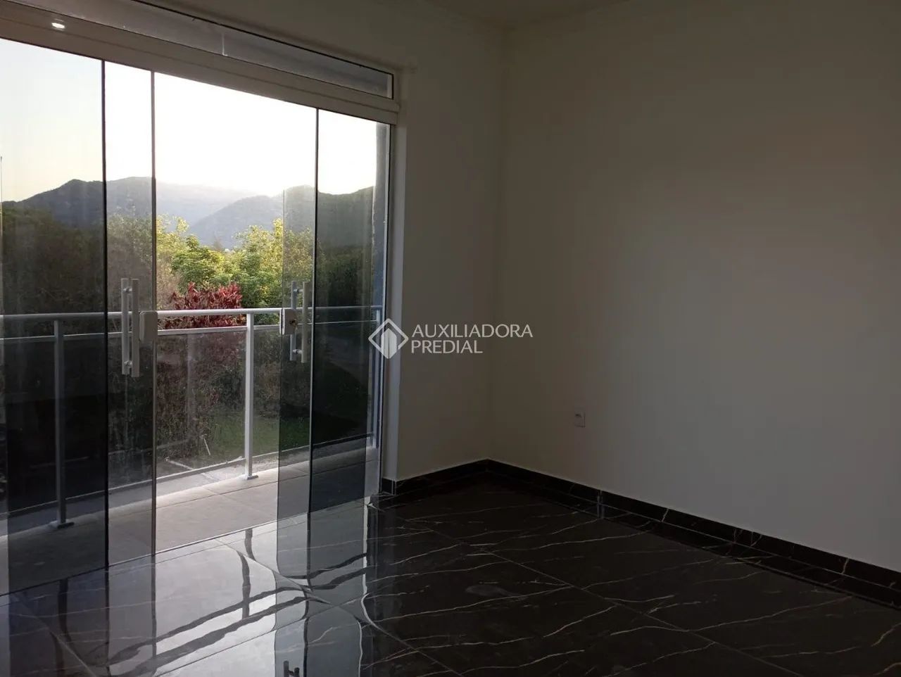 Apartamento com 3 Dormitórios e Vista para o Mar em Pântano do Sul - Florianópolis - Foto 5
