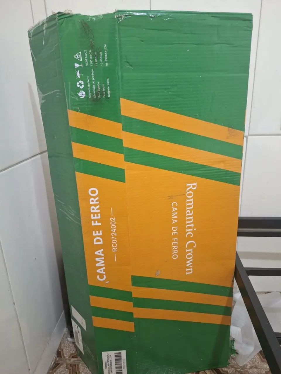 Vendo Eletrônicos, Geladeira e Cama de Ferro com Colchão 