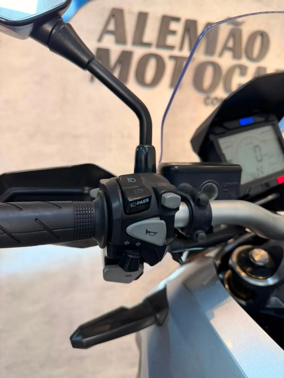 HONDA X-ADV 750CC automática 2017 com 31 mil km - Foto 4