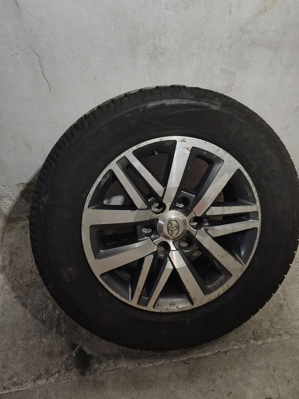 Roda de Hilux aro 18 