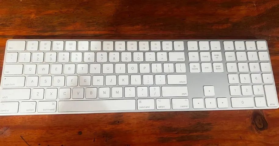 Apple Magic Keyboard com Teclado Numérico (Modelo A1843)