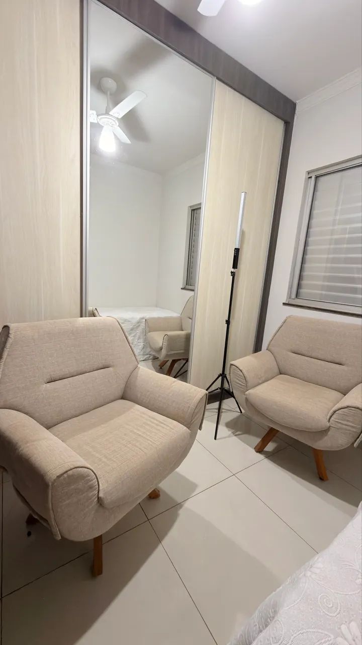 VENDO POLTRONA GIRATÓRIA FINA