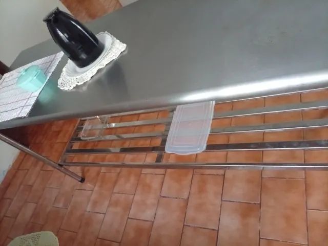 Mesa de inox industrial.