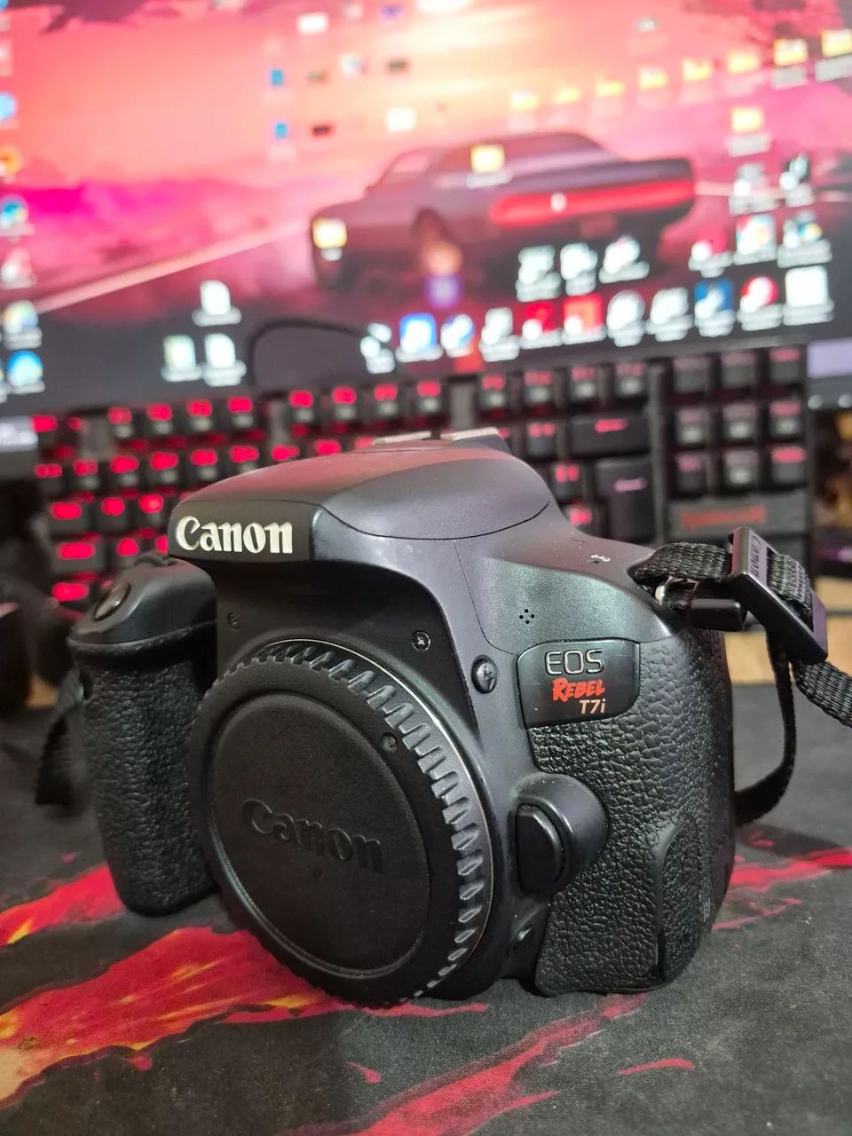 Canon Eos T7i + Lente 18-55mm