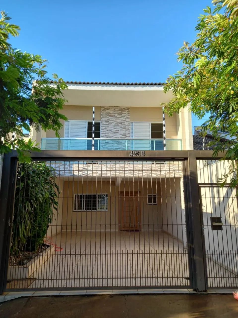 Sobrado 1 suíte + 3 quartos