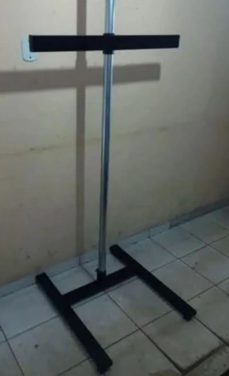 SUPORTE PARA TV MODELO PEDESTAL REGULÁVEL DE 32 A 60 POLEGADAS  - Foto 2