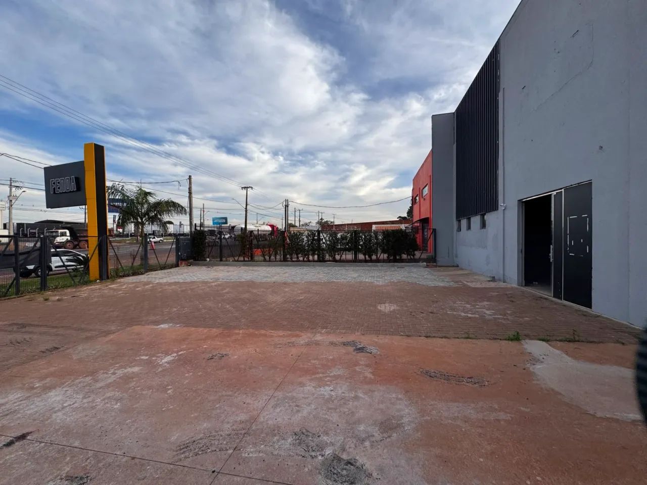 Barracão Comercial Disponível para Locação | PR-317 | 800m² +800m² (fundos) | Maringá-PR - Foto 3