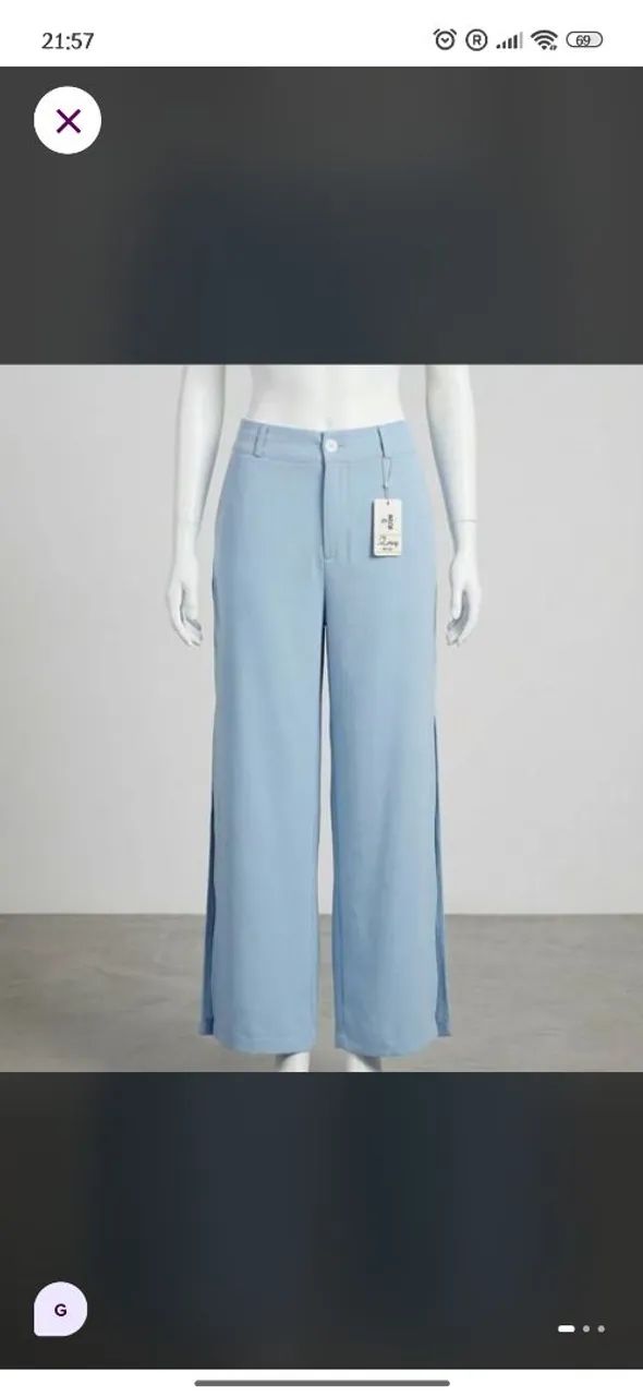 Calça azul claro aberta nas lateral nova ,