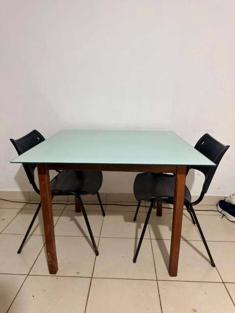 Mesa de vidro com 2 cadeiras - Foto 2