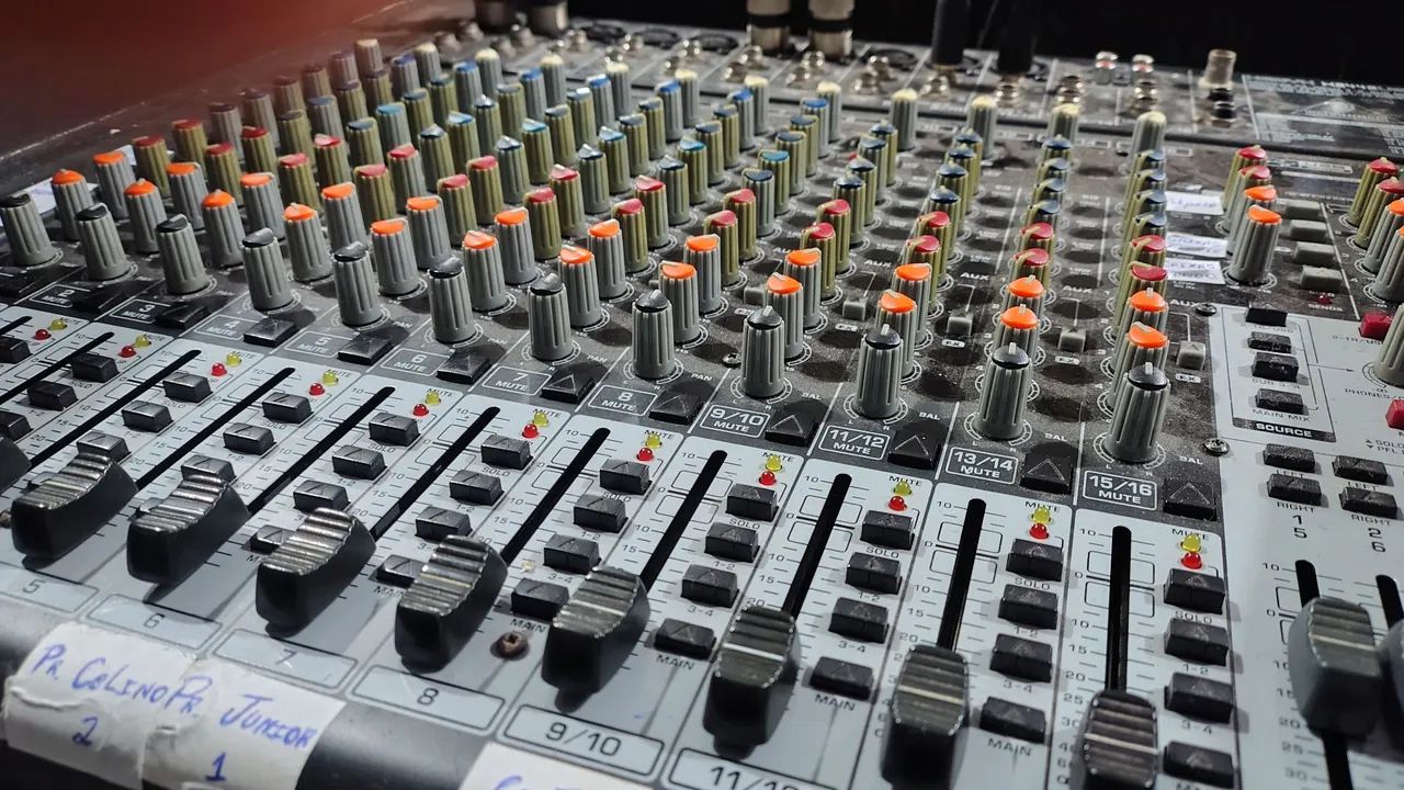 Mesa de som Behringer xenyx 2442 USB 