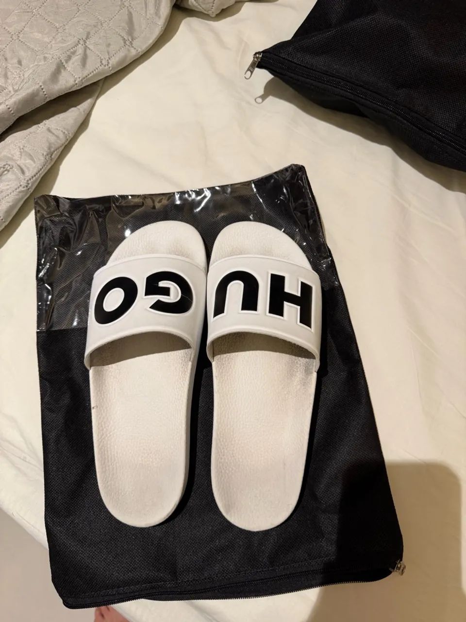 Chinelo Slide HUGO Original Branco e Preto - Tam. 42