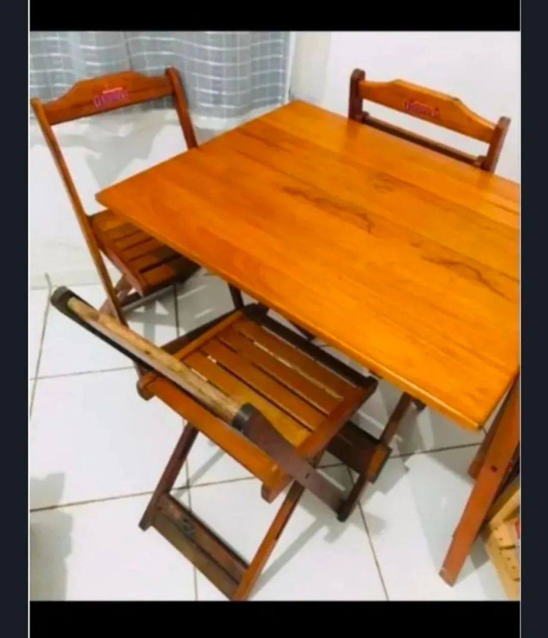 Mesa e cadeiras madeira 400 reais  - Foto 2