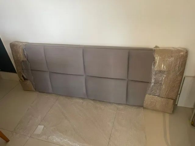 Cabeceira King em Suede cinza claro
