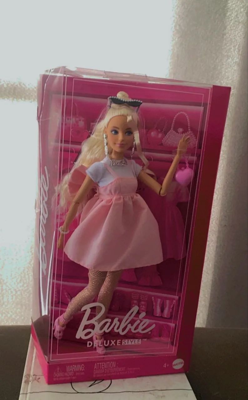 Boneca Barbie deluxe 
