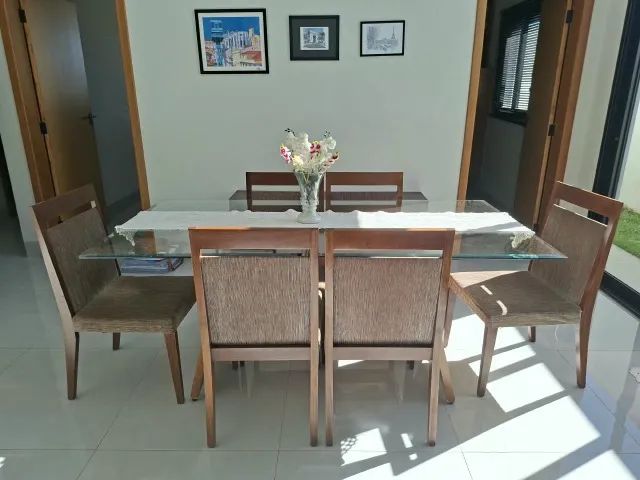 Mesa de jantar com 6 cadeiras