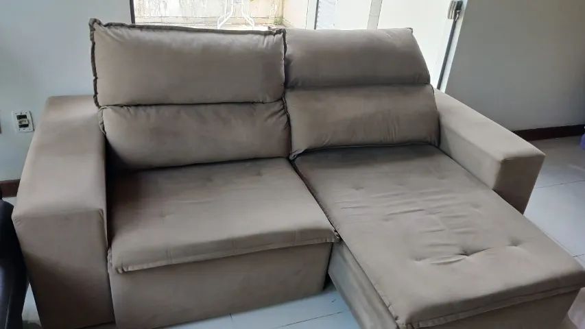 Sofá reclinável e retrátil