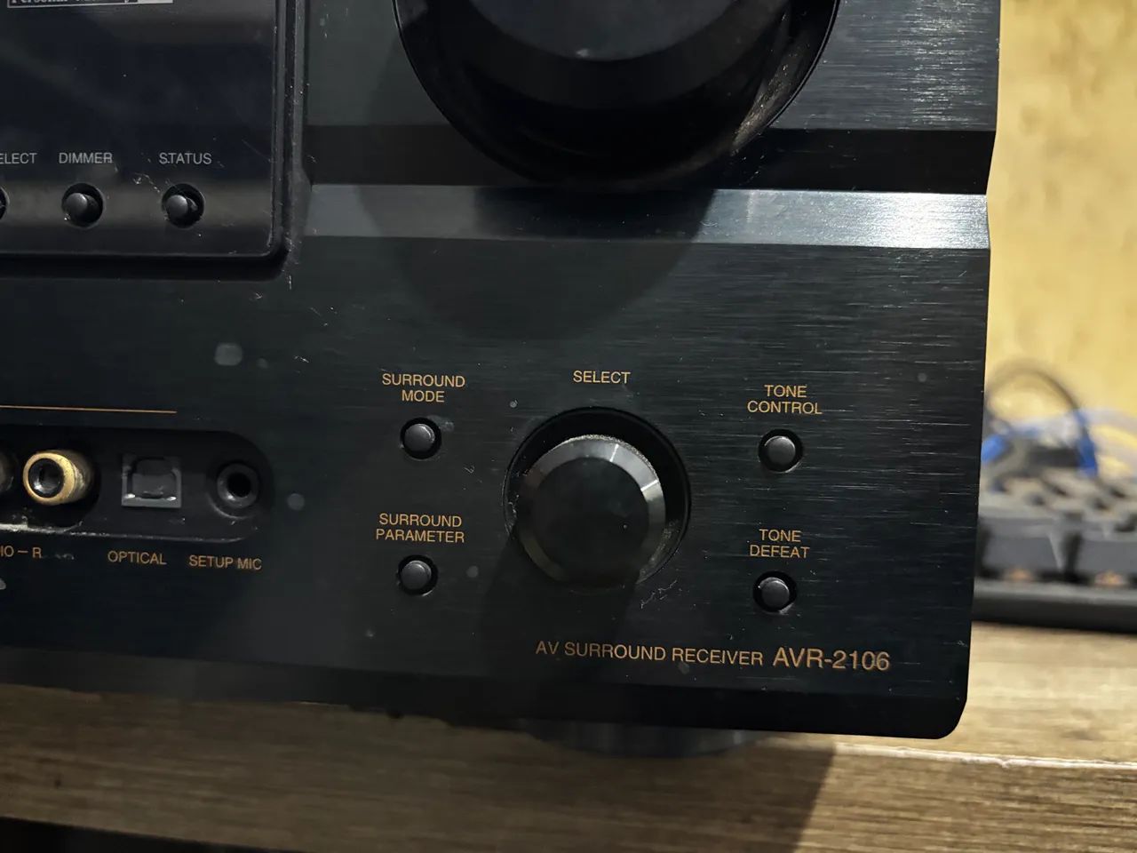 Receiver Denon AVR-2106 com Phono e controle remoto. - Foto 4