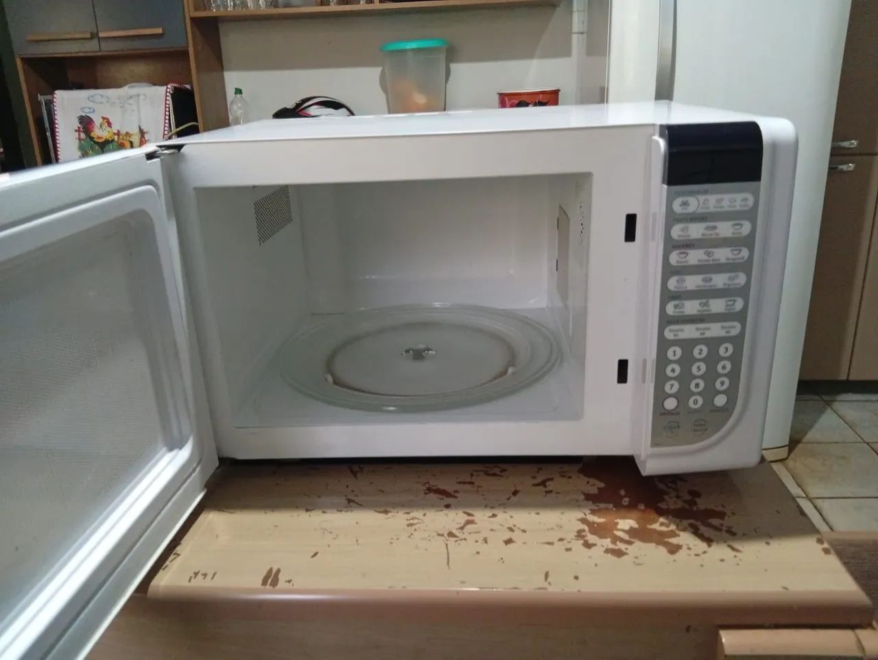 Vendo Microondas Eletrolux 31 litros - Foto 2