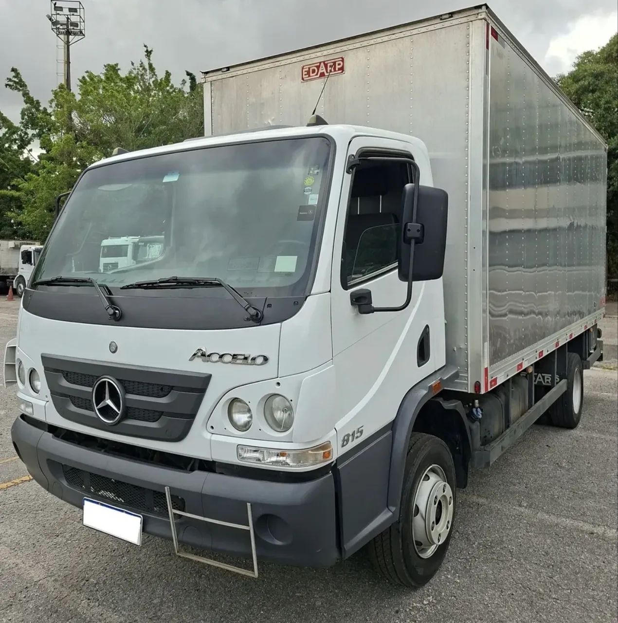 Mb Accelo 815 Vuc Baú 5,20