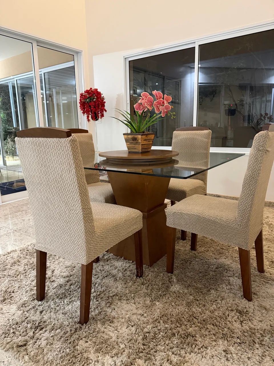 Mesa de jantar 4 cadeiras e Giratório 