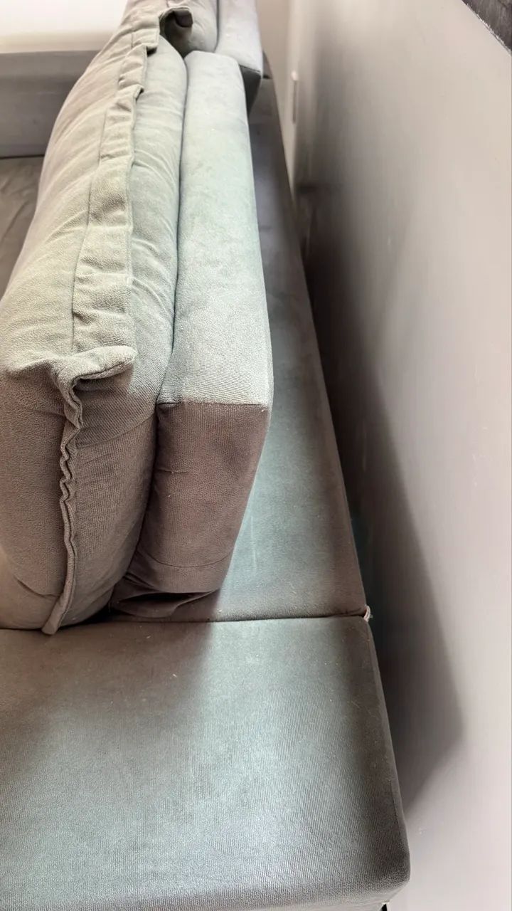 Sofá com poucas marcas de uso. - Foto 4