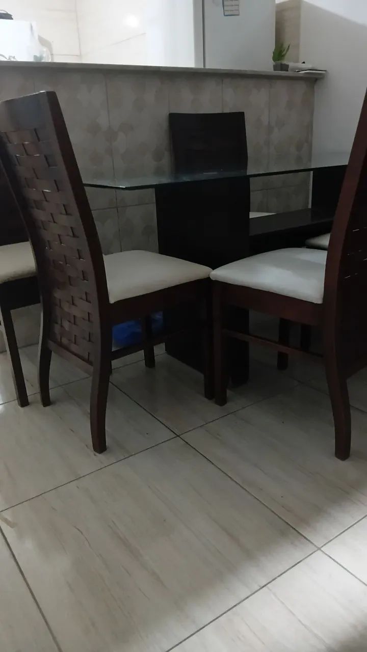 Mesa De Vidro com base madeira/ 4 Cadeiras - Foto 4