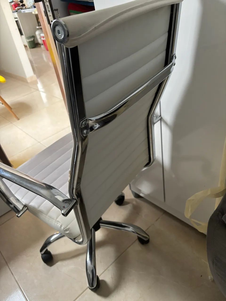 Cadeira de escritório Eames Presidente Branca - Foto 5